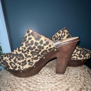 NEW Report Theresa Leopard Print Platform Clogs